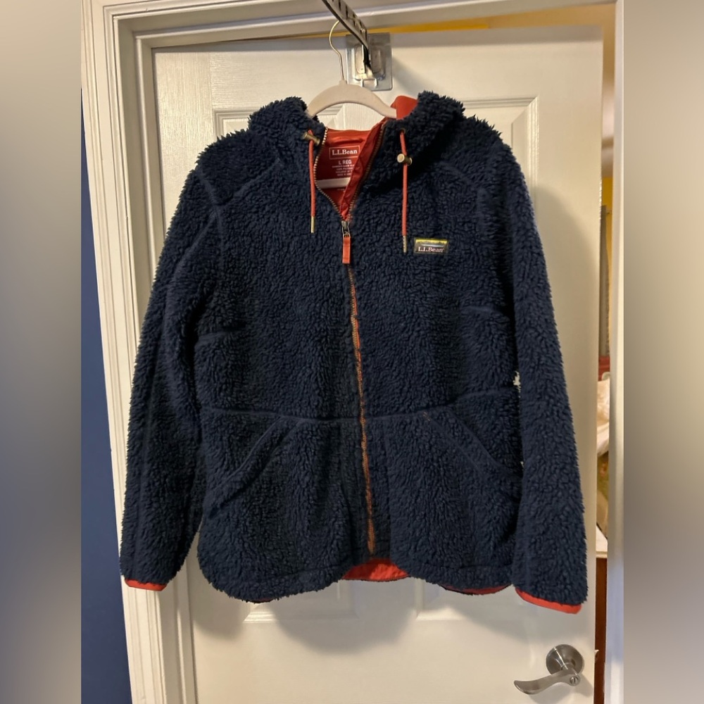 Navy L.L. Bean Mountain Pile Fleece Jacket Size Large Used in Great Condition.